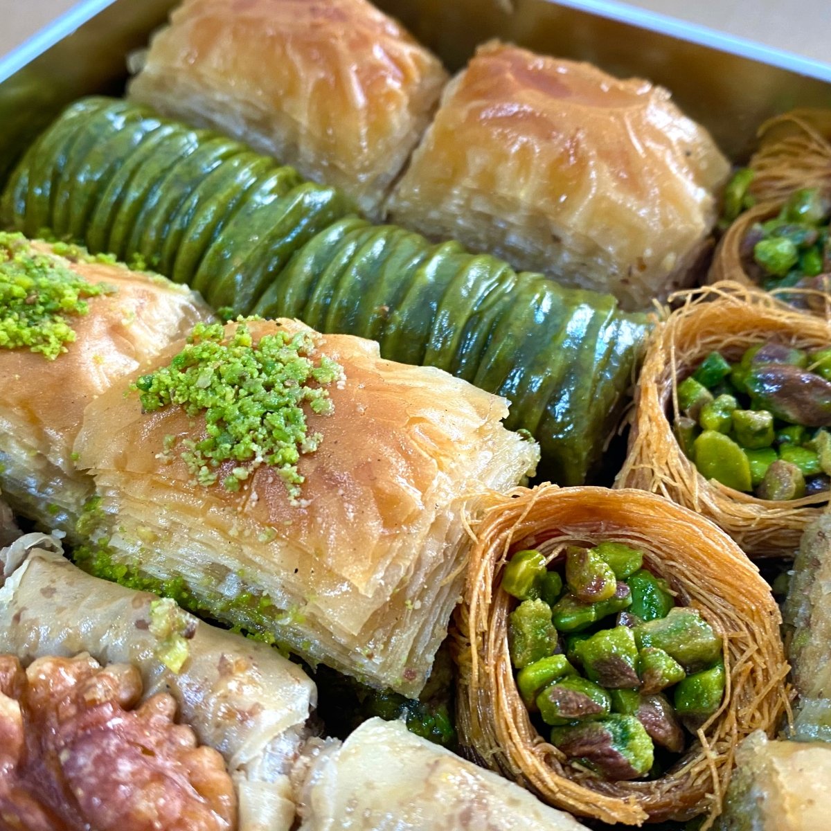 Asi | Assorted Pistachio and Walnut Baklava in Gift Metal Box - TryAladdin