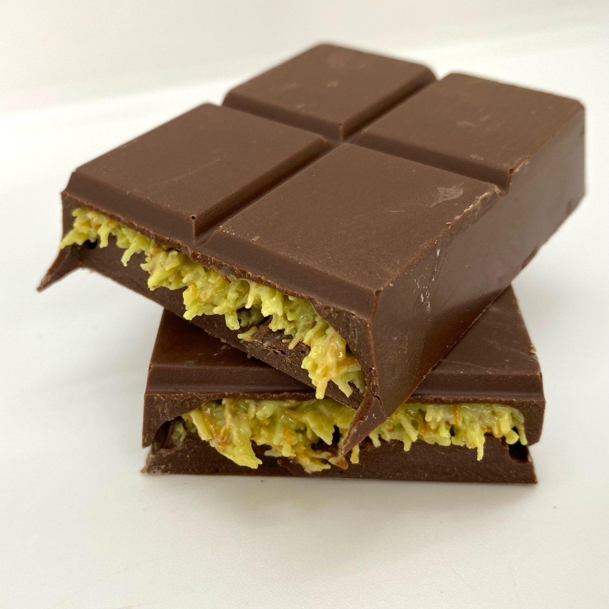 V - Gift Pistachio Praline Dubai Chocolate Bar – 146g - TryAladdin